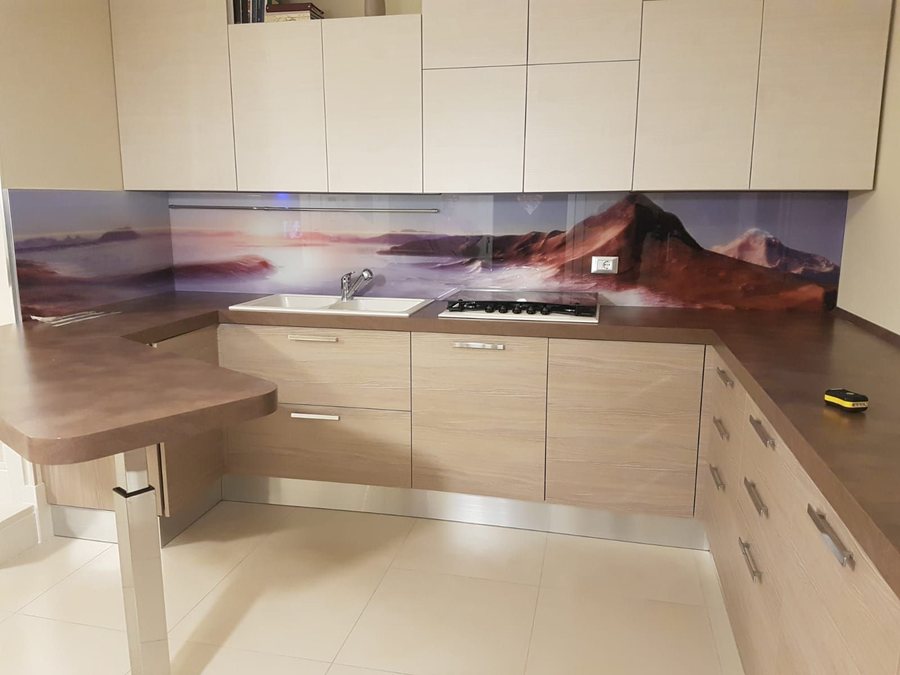 Paraschizzi in vetro con stampa panoramica, installazione cucina a Piove di Sacco (PD)